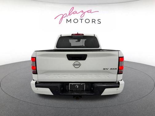 Glacier White 2022 Nissan Frontier SV