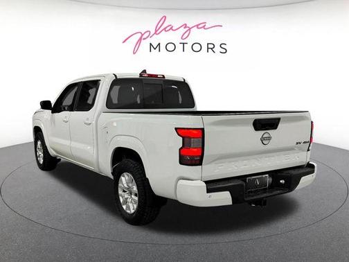 Glacier White 2022 Nissan Frontier SV