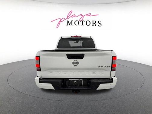 Glacier White 2022 Nissan Frontier SV