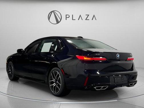 2025 BMW 760 760i xDrive