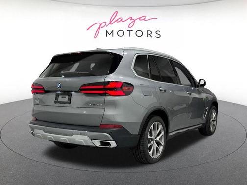 Gray Metallic 2026 BMW X5 xDrive40i