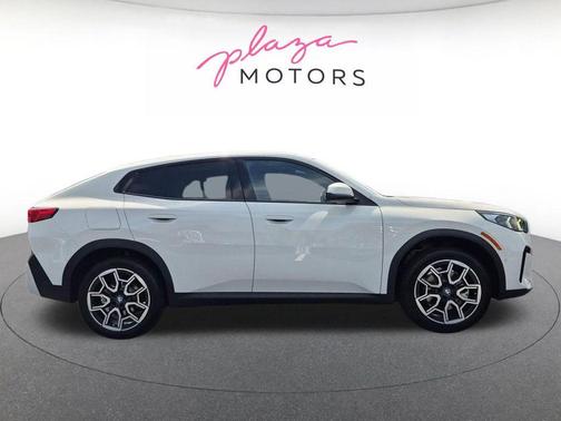 Alpine White 2026 BMW X2 xDrive28i
