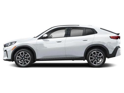 Alpine White 2026 BMW X2 xDrive28i