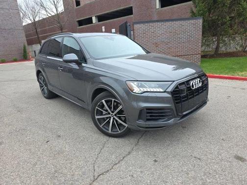 Samurai Gray Metallic 2022 Audi Q7 55 Premium Plus