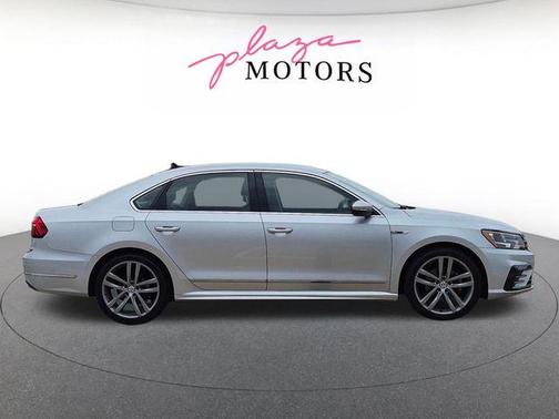 Reflex Silver Metallic 2017 Volkswagen Passat 1.8T R-Line