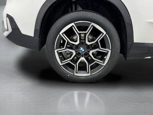 Mineral White Metallic 2026 BMW X1 xDrive28i