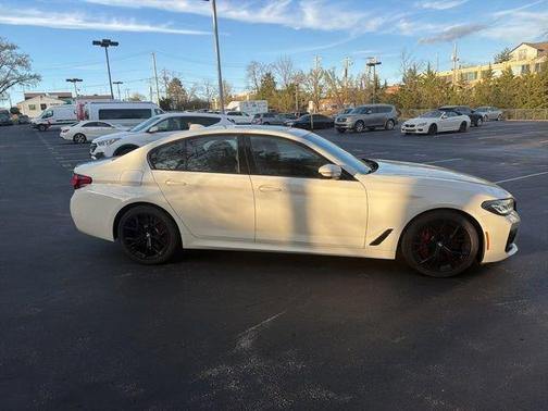 Alpine White 2023 BMW 540 i xDrive