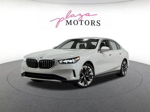 Mineral White Metallic 2026 BMW 530 i xDrive