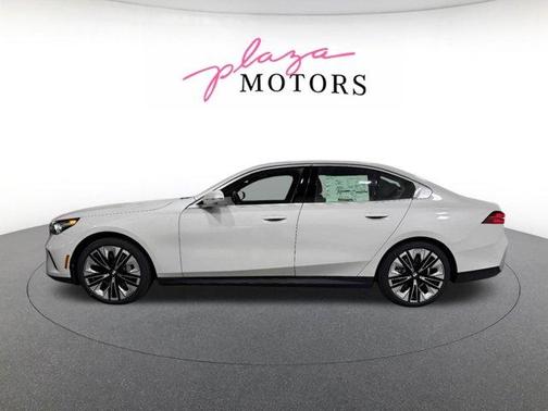Mineral White Metallic 2026 BMW 530 i xDrive
