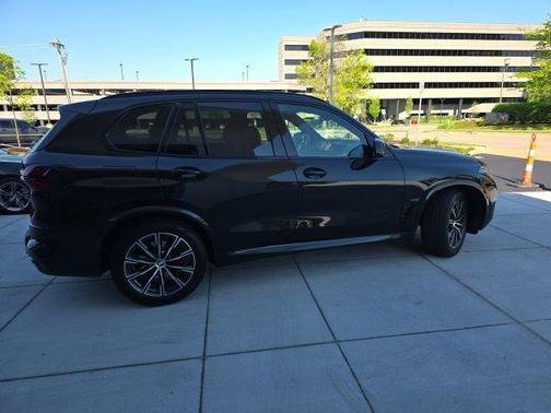 Black Sapphire Metallic 2024 BMW X5 xDrive40i