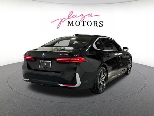 Black Sapphire Metallic 2025 BMW i5 xDrive40