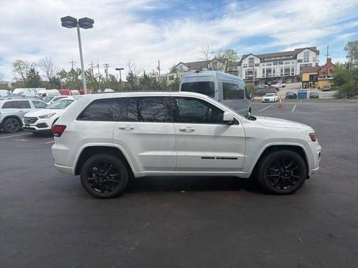 Bright White Clearcoat 2018 Jeep Grand Cherokee Altitude