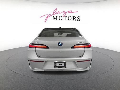 Space Silver 2026 BMW i7 XDrive60