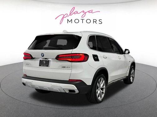 Alpine White 2023 BMW X5 PHEV xDrive45e