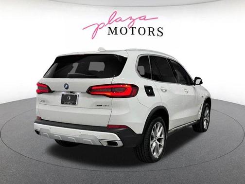 Alpine White 2023 BMW X5 PHEV xDrive45e