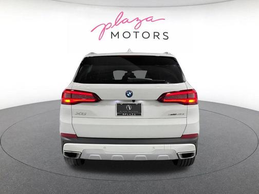 Alpine White 2023 BMW X5 PHEV xDrive45e