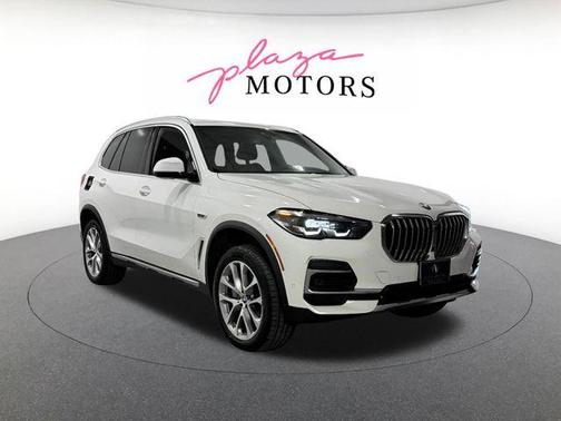 Alpine White 2023 BMW X5 PHEV xDrive45e