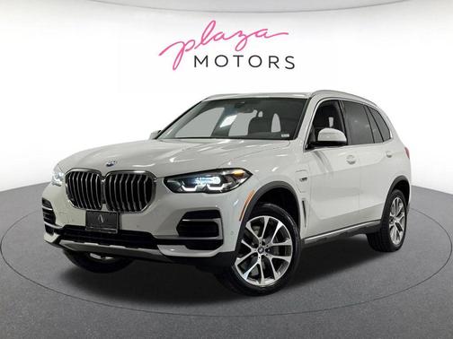 Alpine White 2023 BMW X5 PHEV xDrive45e
