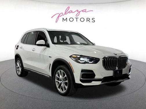 Alpine White 2023 BMW X5 PHEV xDrive45e
