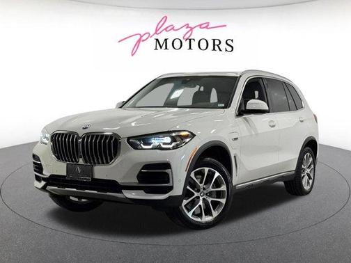 Alpine White 2023 BMW X5 PHEV xDrive45e