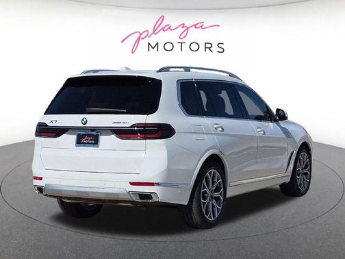 Alpine White 2027 BMW X7 xDrive40i