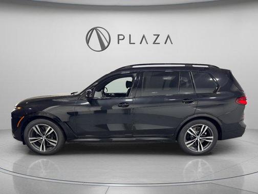 Black Sapphire Metallic 2026 BMW X7 xDrive40i