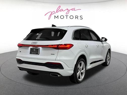 Glacier White Metallic 2025 Audi Q5 2.0T quattro Premium