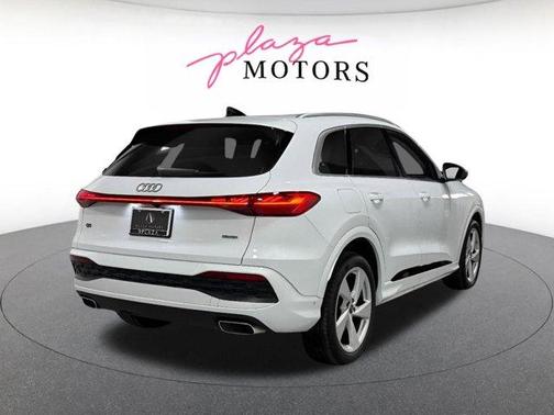 Glacier White Metallic 2025 Audi Q5 2.0T quattro Premium