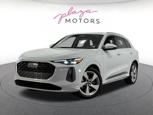 Glacier White Metallic 2025 Audi Q5 2.0T quattro Premium