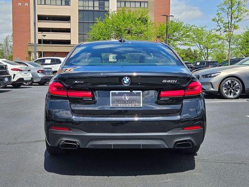 Black Sapphire Metallic 2022 BMW 540 i xDrive