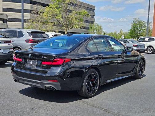 Black Sapphire Metallic 2022 BMW 540 i xDrive