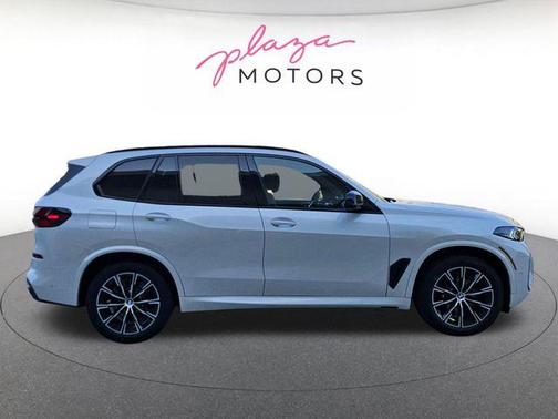 Mineral White Metallic 2026 BMW X5 M60i