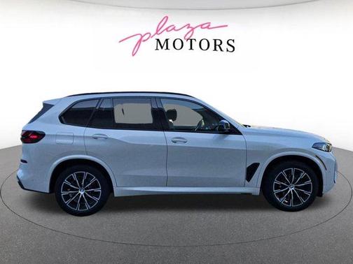 Mineral White Metallic 2026 BMW X5 M60i