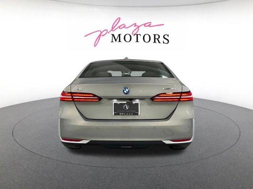 Gray Metallic 2026 BMW i5 xDrive40