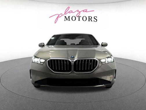 Gray Metallic 2026 BMW i5 xDrive40