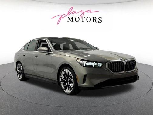 Gray Metallic 2026 BMW i5 xDrive40