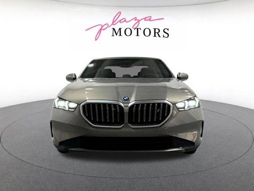 Gray Metallic 2026 BMW i5 xDrive40