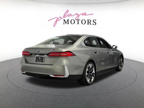 Gray Metallic 2026 BMW i5 xDrive40