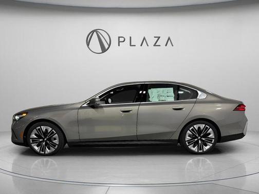 Gray Metallic 2026 BMW i5 xDrive40