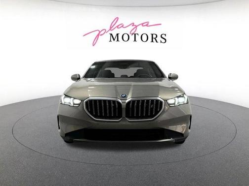 Gray Metallic 2026 BMW i5 xDrive40