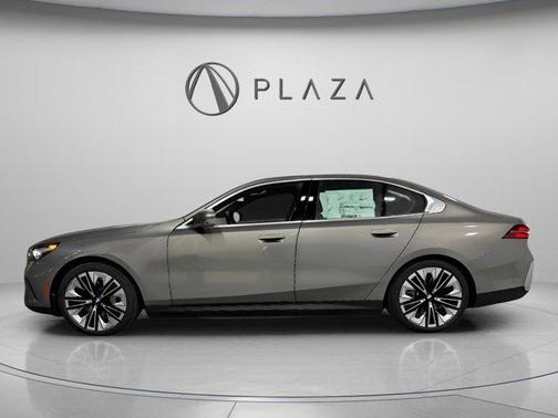 Gray Metallic 2026 BMW i5 xDrive40