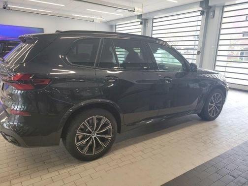 Black Sapphire Metallic 2025 BMW X5 PHEV xDrive50e