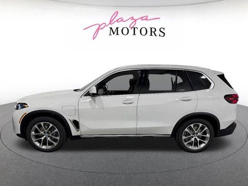 Alpine White 2026 BMW X5 PHEV xDrive50e