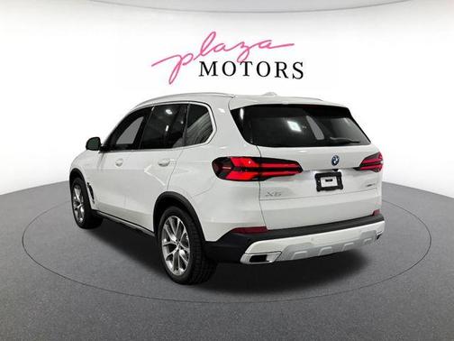 Alpine White 2026 BMW X5 PHEV xDrive50e