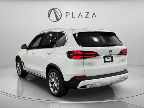 Alpine White 2026 BMW X5 PHEV xDrive50e