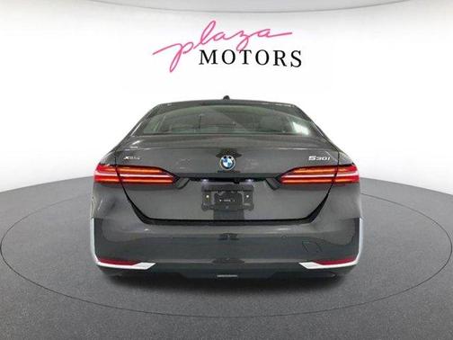 Dark Graphite Metallic 2026 BMW 530 i xDrive