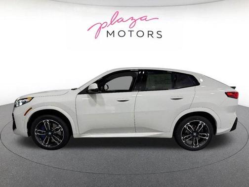 Alpine White 2026 BMW X2 xDrive28i