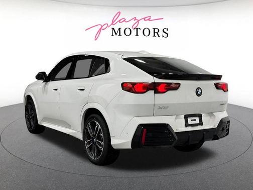 Alpine White 2026 BMW X2 xDrive28i