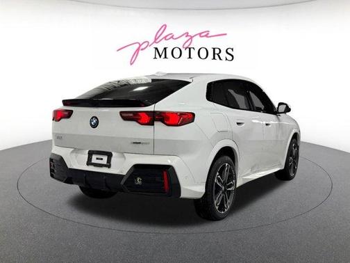 Alpine White 2026 BMW X2 xDrive28i