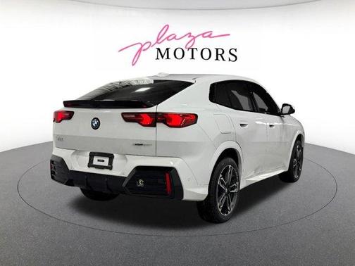 Alpine White 2026 BMW X2 xDrive28i